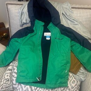 Columbia Kids Green and Navy Raincoat lined with fleece size4/5t